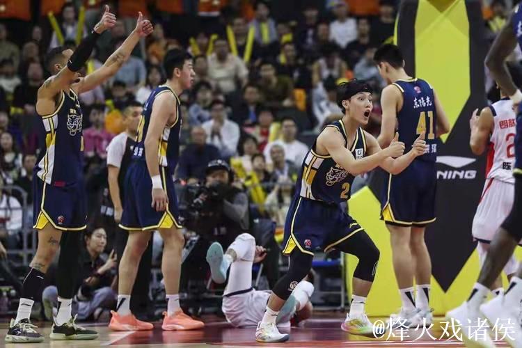 CBA-徐杰17+9萨林杰17+10 广东97-94力克广州